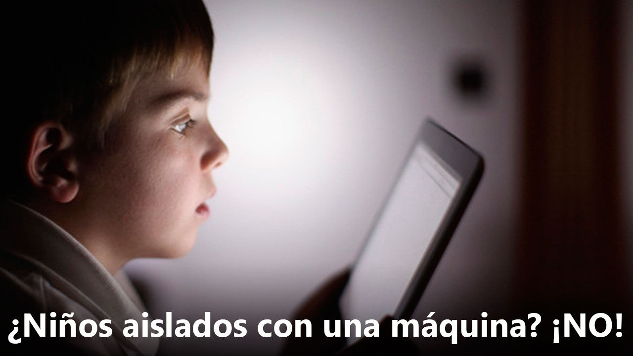 Niños aislados con sus dispositivos